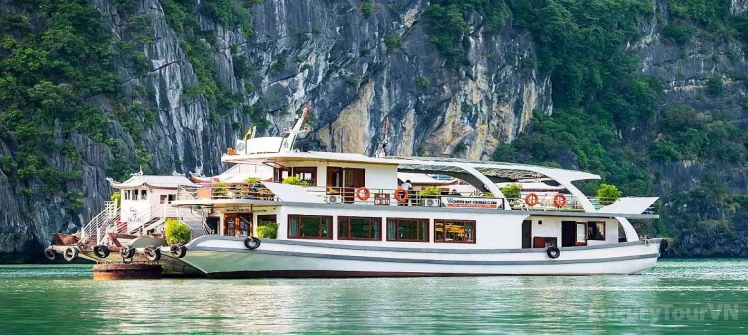 Wonder Bay Luxury Cruise Halong Bay 1 Day Trip image 0