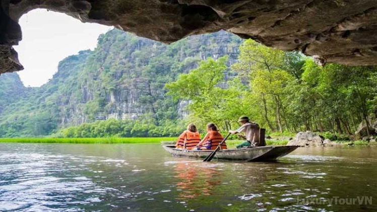 Deluxe Bai Dinh - Trang An - Mua Cave - Small Group image 4
