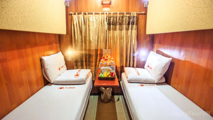 Hanoi to Sapa - ET- Pumpkin Express Hanoi Sapa train - Shared cabin image 5