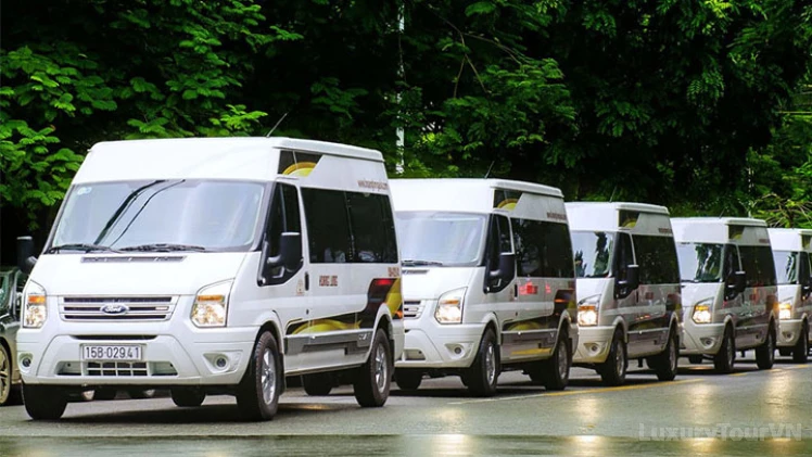 Hanoi Airport to Halong Bay transfer - Shared car service image 0