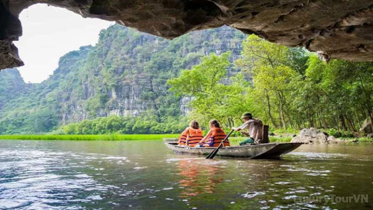 Deluxe Hoa Lu - Tam Coc - Mua Cave - Small Group image 2