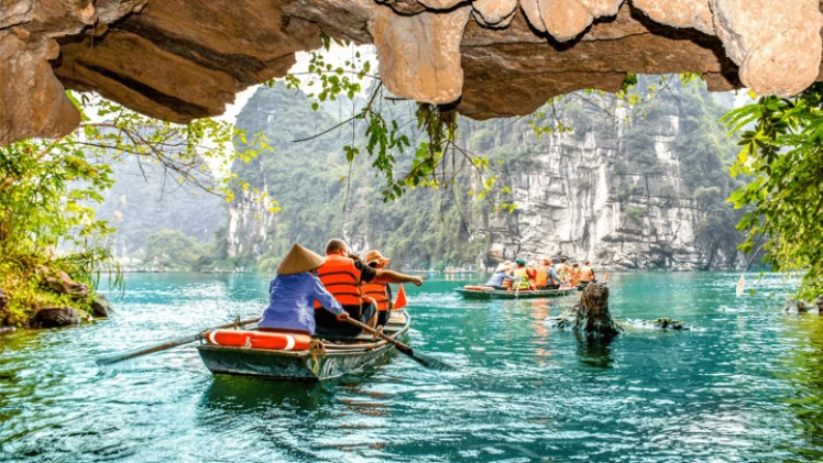 Luxury Hoa Lu - Tam Coc - Mua Cave Tour image 5