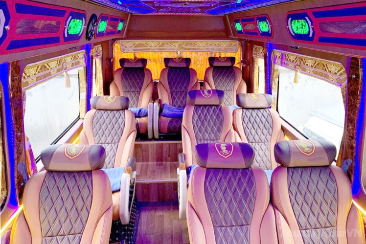 Hanoi to Ha Giang limousine van image 0