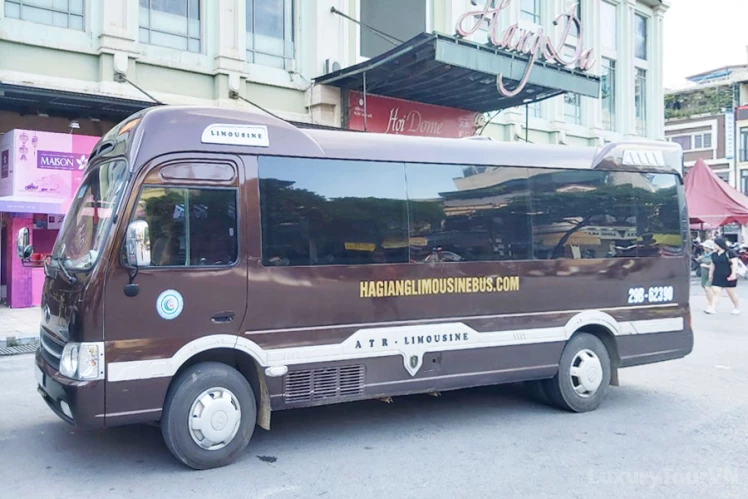 Hanoi to Ha Giang limousine van image 1
