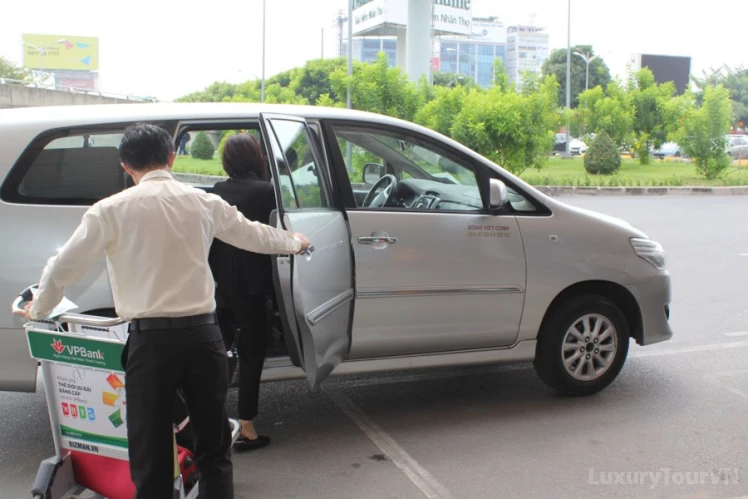 Ninh Binh to Hanoi by private car image 2