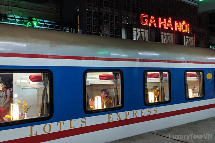 Lotus train from Hue to Hanoi image 1