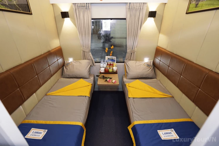 Laman Express luxury train from Hue to Hanoi image 2