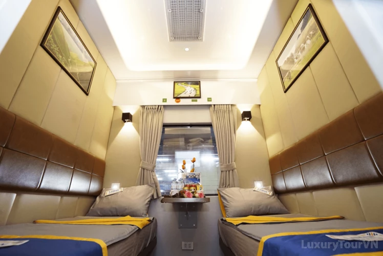 Laman Express luxury train from Hue to Hanoi image 3