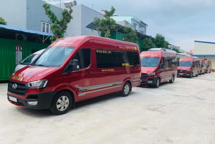 Da Lat to Nha Trang limousine van image 3