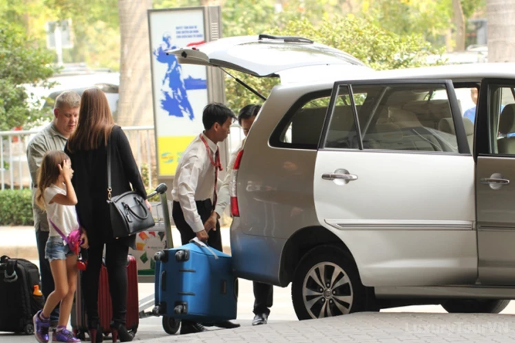 Can Tho to Ho Chi Minh City / Airport private car image 1