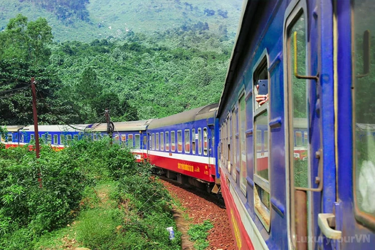 Da Nang to Hue Train (by Vietnam Railway) image 2