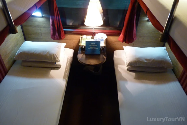 King Express train Sapa to Hanoi image 2