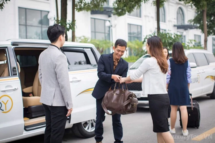 Ha Giang to Hanoi city / airport private car transfer image 1